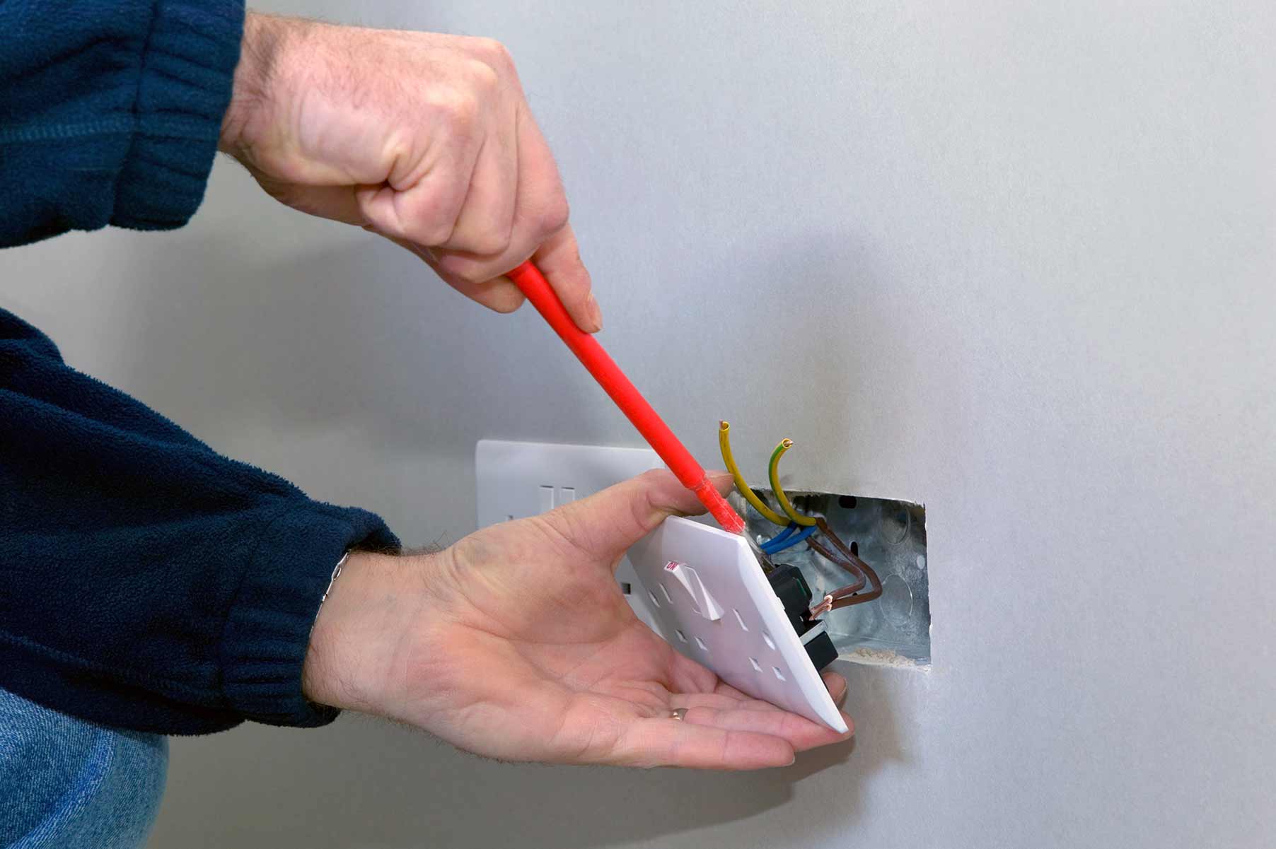 Our electricians can install plug sockets for domestic and commercial proeprties in Aveley and the local area. 